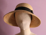 Load image into Gallery viewer, Grosgrain natural straw hat bonnet style Cecil 広つばの麦わら帽子　セシル　グログラン
