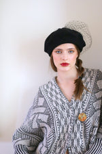 Muat gambar ke penampil Galeri, Grosgrain wool knit black beret with veiling
