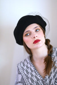 Grosgrain wool knit black beret with veiling