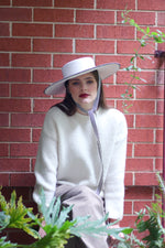 Charger l&#39;image dans la galerie, Grosgrain white wool felt wide-brimmed boater  with chin strap ribbons

