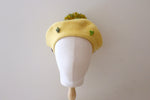 Cargar imagen en el visor de la galería, Grosgrain wool 100% pompom berets in yellow
