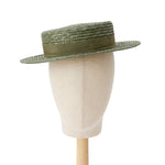 Load image into Gallery viewer, Khaki Green shallow boater hat trimmed with grosgrain authentic straw hat by Grosgrain 　草色のカンカン帽　浅いボーター　ヴィヴィアン　グログラン
