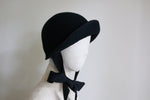 Cargar imagen en el visor de la galería, Black Wool Cloche with Veiling Grace
