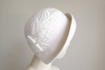 将图片加载到图库查看器，1920s Inspired White Cloche for wedding
