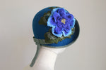 将图片加载到图库查看器，1920s Inspired Cloche Sea Green with Royal Blue Rose
