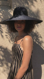在图库查看器中加载和播放视频，wide brimmed straw hat &quot;Adeline Black&quot;
