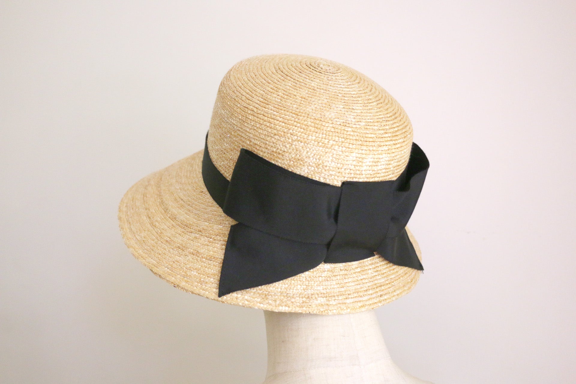 Wide-Brimmed bonnet Straw Hat Cecil back-style ribbon