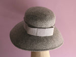 Cargar imagen en el visor de la galería, Light Gray Wool Downturned brim Hat &quot;Cecil&quot;
