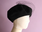 Muat gambar ke penampil Galeri, Black Wool Knit Beret with birdcage veiling -Grosgrain
