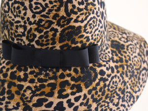 Leopard wool felt capeline