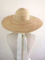 Load image into Gallery viewer, Grosgrain Adeline very wide-brimmed 17cm with white chin strap ribbons
