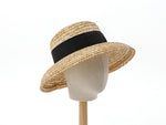 Lade das Bild in den Galerie-Viewer, Downturned Brim Hat made of classic straw braids Gardenia
