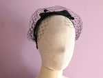 Cargar imagen en el visor de la galería, Black Bow &amp; Veiling Headband -Grosgrain
